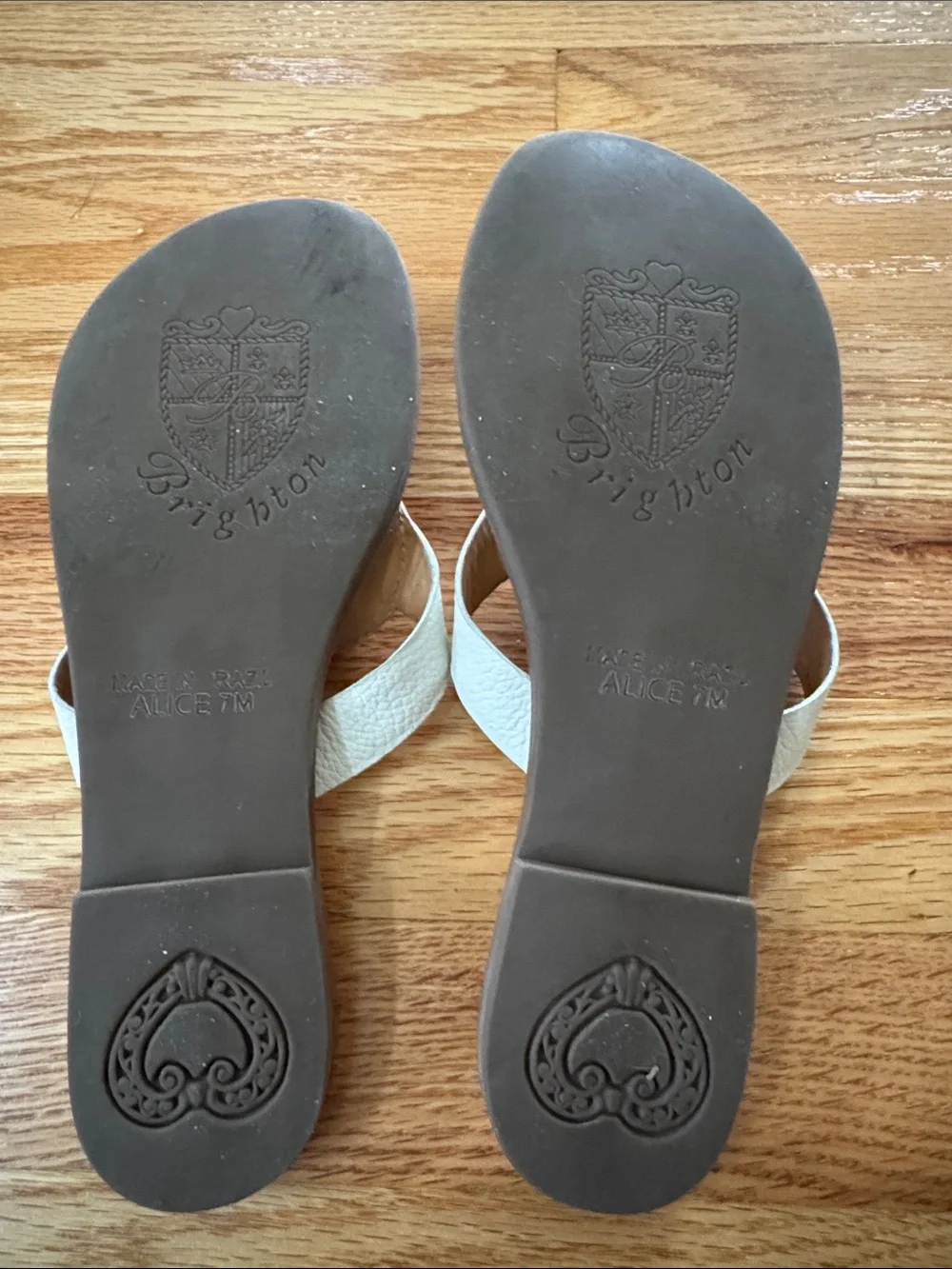 Brighton Alice White Thong Sandals with Silver Filigree Medallion, size 7 - Picture 6 of 6